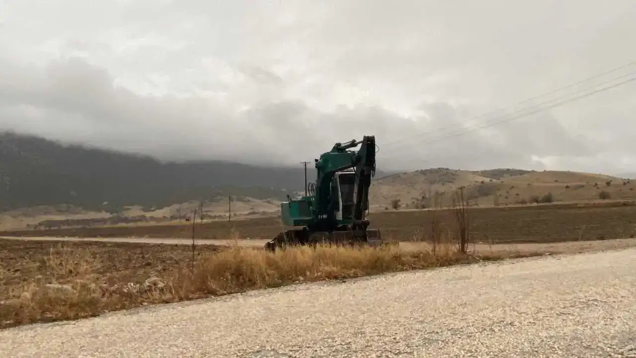 Burdur’da DSİ Kepçesi Gece Yarısı Çalındı! Define İddiası Sarstı 4